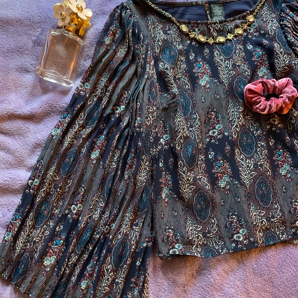 Fire Los Angeles Tops - Pleated Bell Sleeve Top